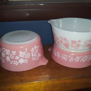 VINTAGE 1956 PYREX PINK GOOSEBERRY BOWL SET OF 3